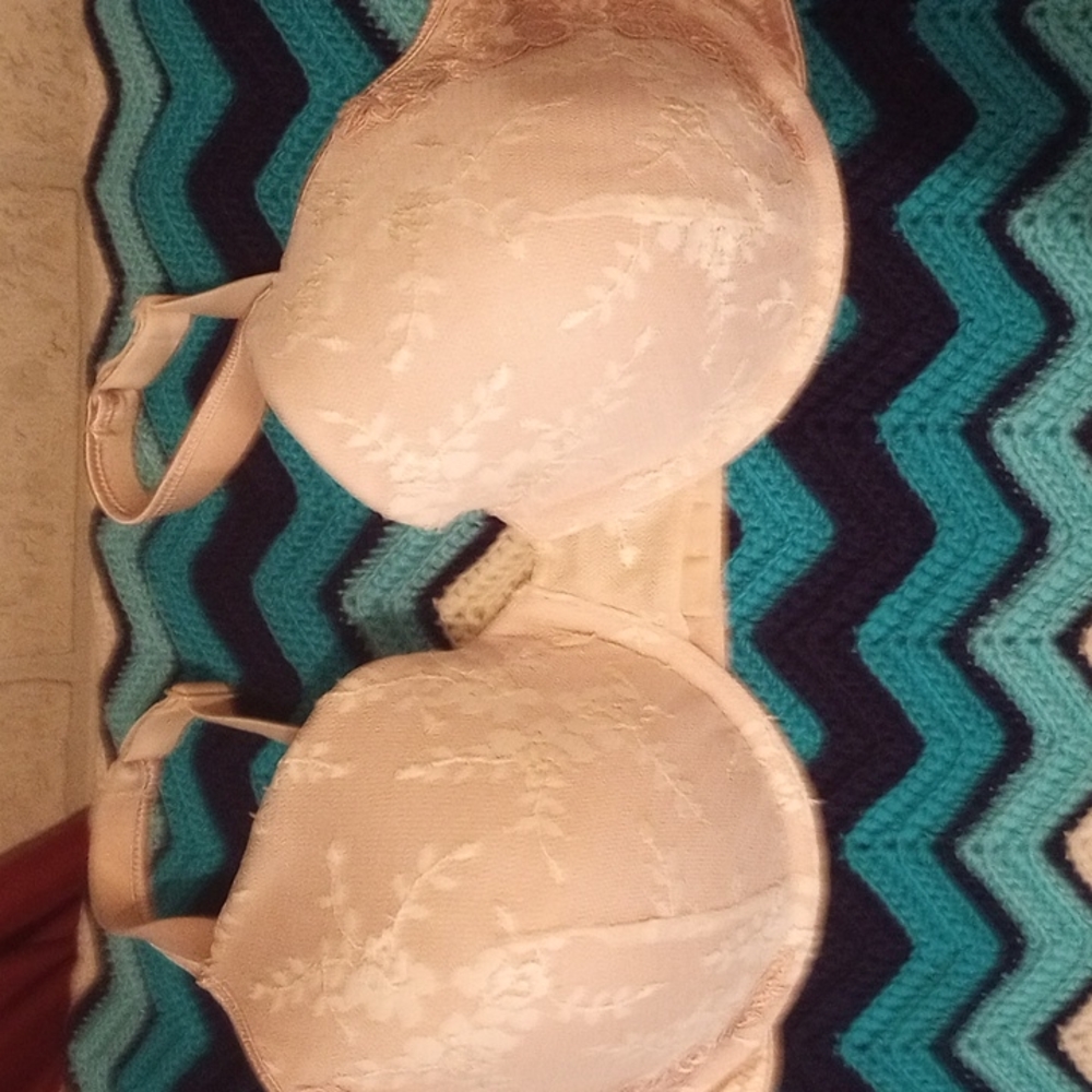 40C Playtex lacey padded Bra